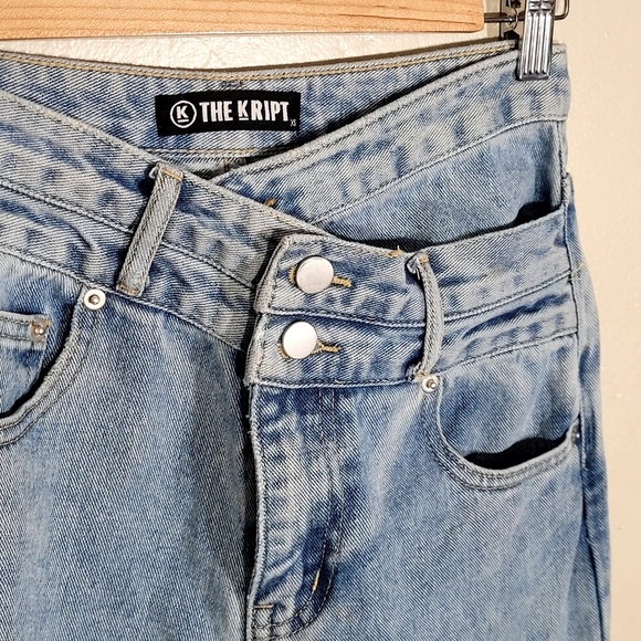 The Kript Lightwashed Crossover Jeans - Picture 4 of 6